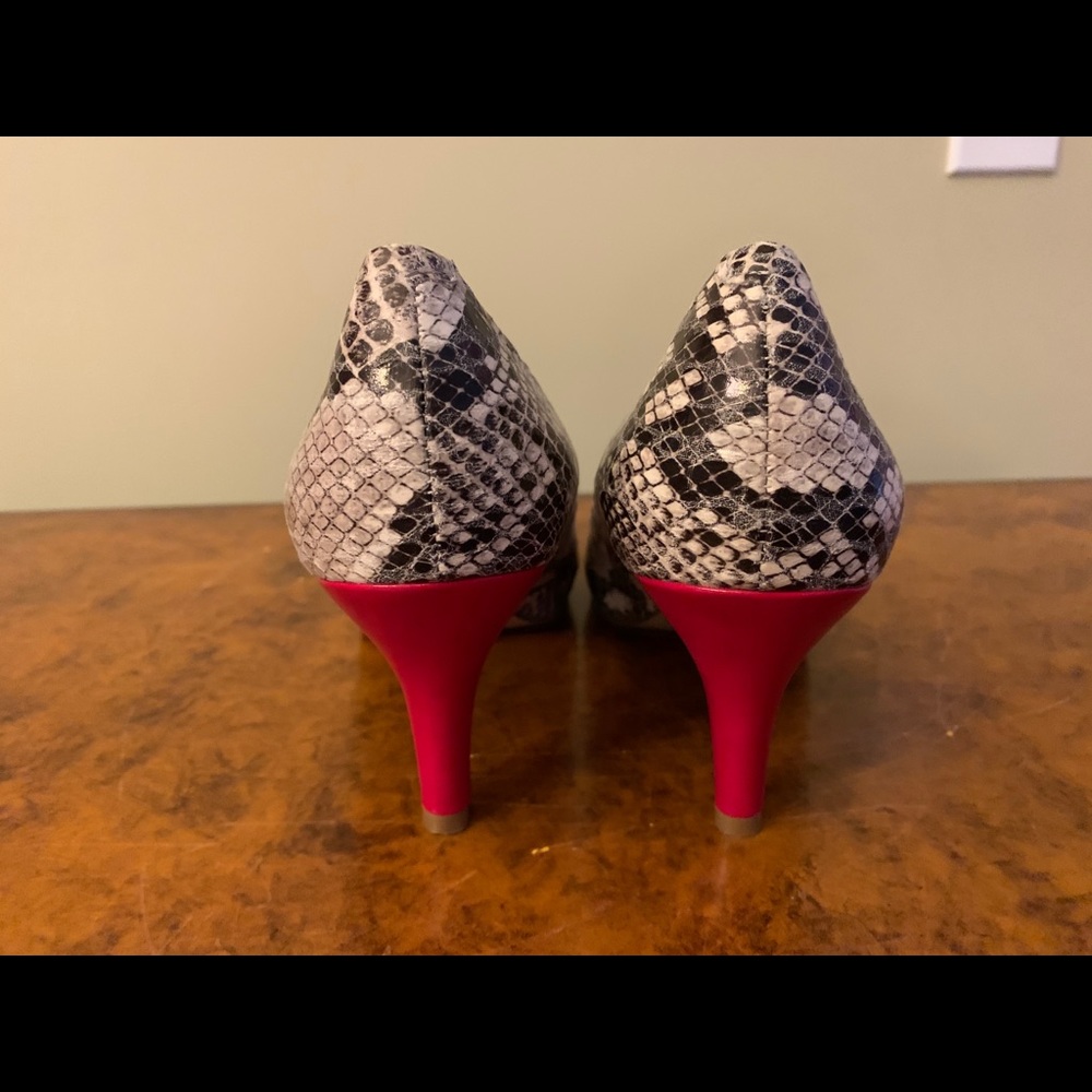 Bandolino Infatuate Heels, 10m Nwot View 3